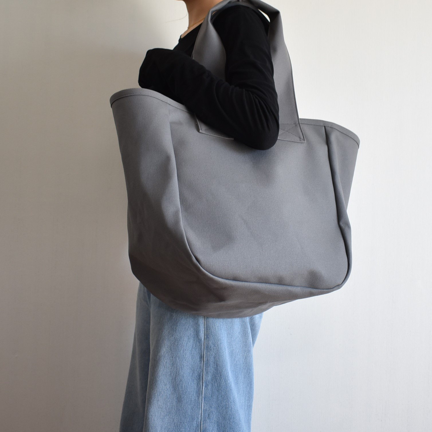 GABA2 TOTE BAG（ダークグレー）肩掛け 大容量 帆布 トートバッグ マチ広め ポケット３つ
