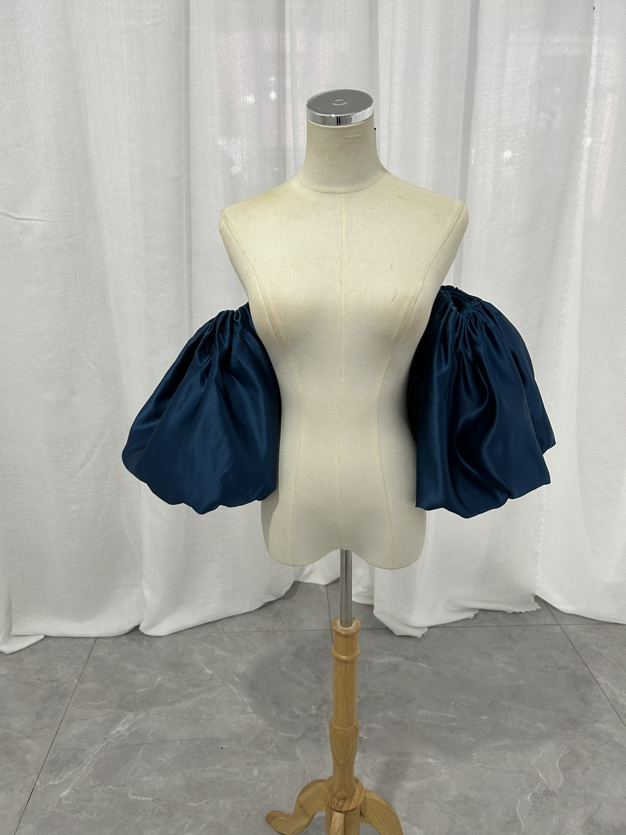 高級サテン ドレスアレンジ 紺  取り外し袖のみ  ショルダーの付け袖 パフスリーブ 色オーダー可能 二の腕