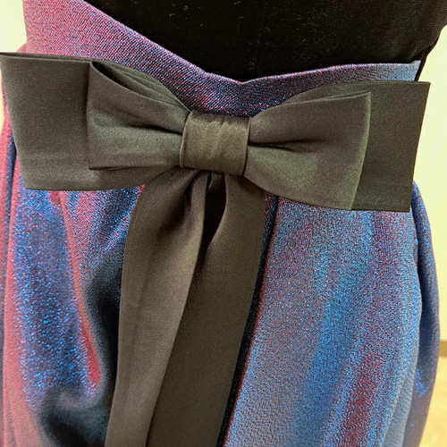 ウエストリボン1回着セミオーダードレス煌めき玉蟲ブラックパープルフランス生地 カラードレス ブラック×玉虫パープル×ブルー ウエストリボン付