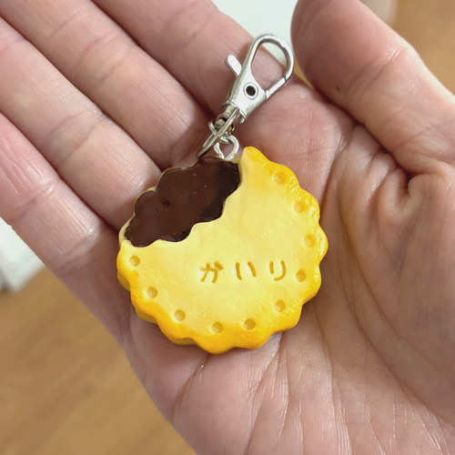お名前キーホルダー】名入れ クッキー ビスケット フェイクスイーツ