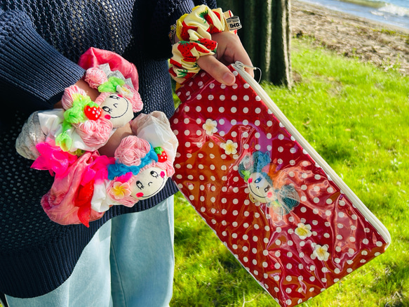 CHIFFOMI♡横長ビニールポーチ♡赤ドット♡シュシュ付き 6枚目の画像