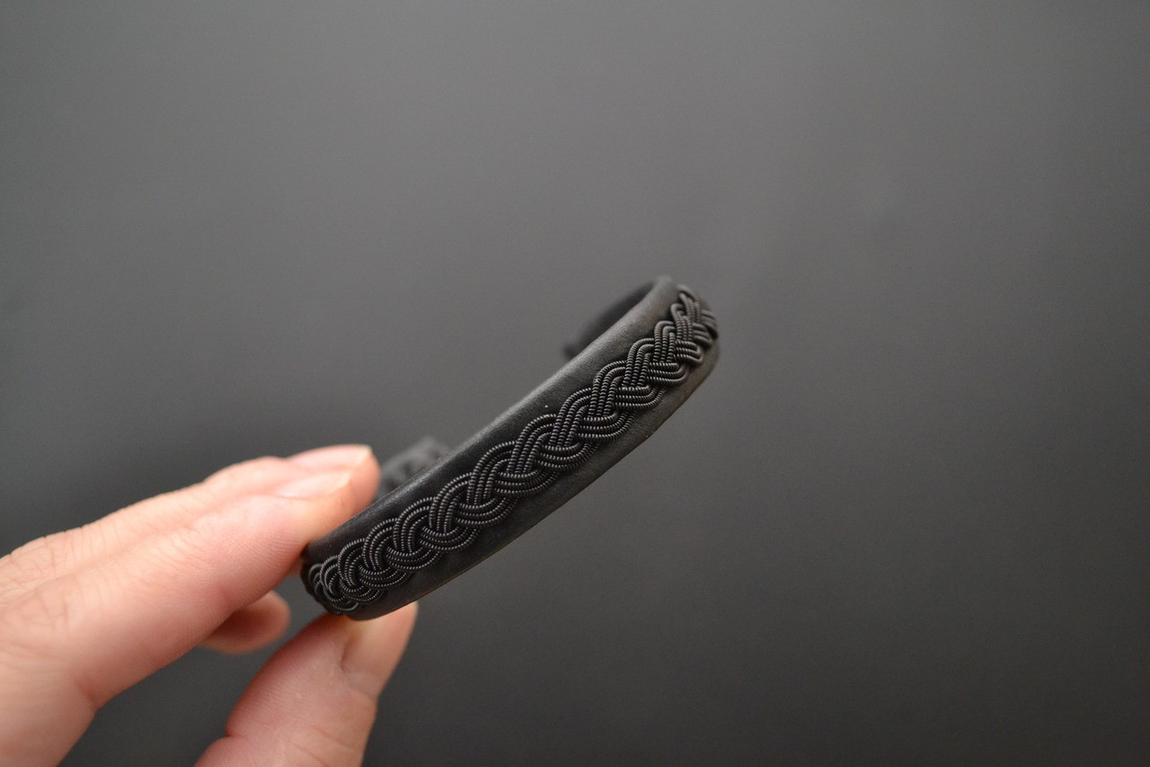 サーミブレスレット／バングルタイプ／ブラック×ブラック 9,750円