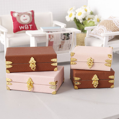 ドールハウス ミニチュア 収納用 アンティーク風トランク（大）1点 全2