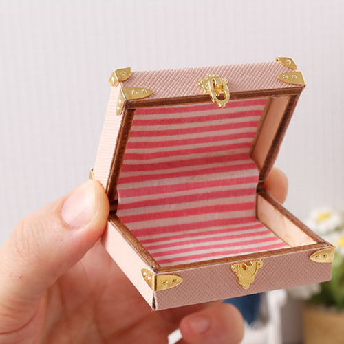 ドールハウス ミニチュア 収納用 アンティーク風トランク（大）1点 全2