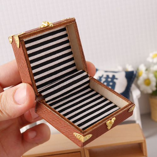 ドールハウス ミニチュア 収納用 アンティーク風トランク（大）1点 全2