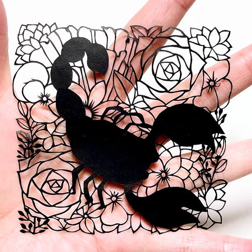 切り絵】花星座(蠍座) 切り絵 ふわコロ《紗紀》 通販 19413251｜Creema