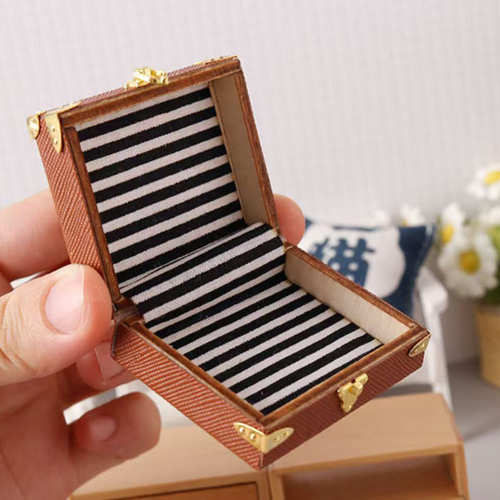 ドールハウス ミニチュア 収納用 アンティーク風トランク（大）1点 全2