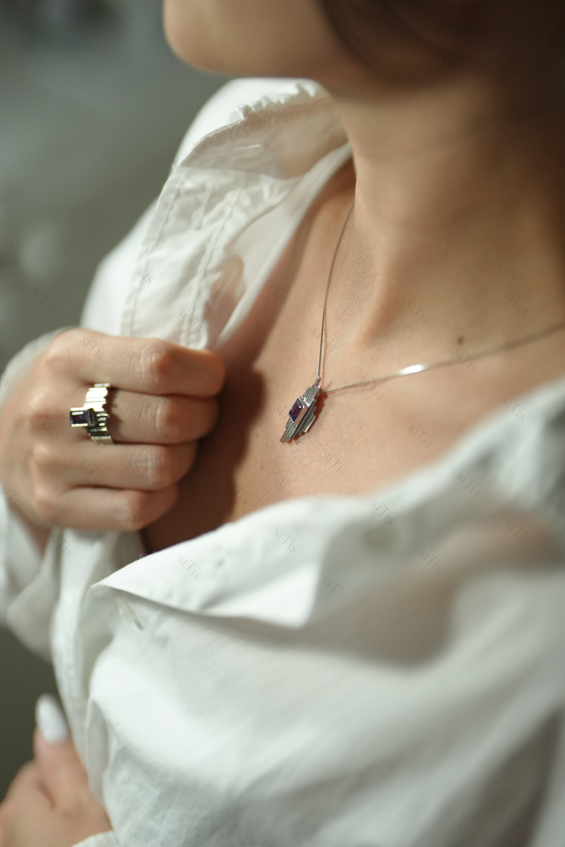 ハンドメイドのシルバーペンダント  Skalisto Up アメジスト 5x7mm