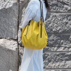 かるくて、ざっくり、新たに撥水（waterproof)革を使った新作です．牛革YELLOW 7枚目の画像