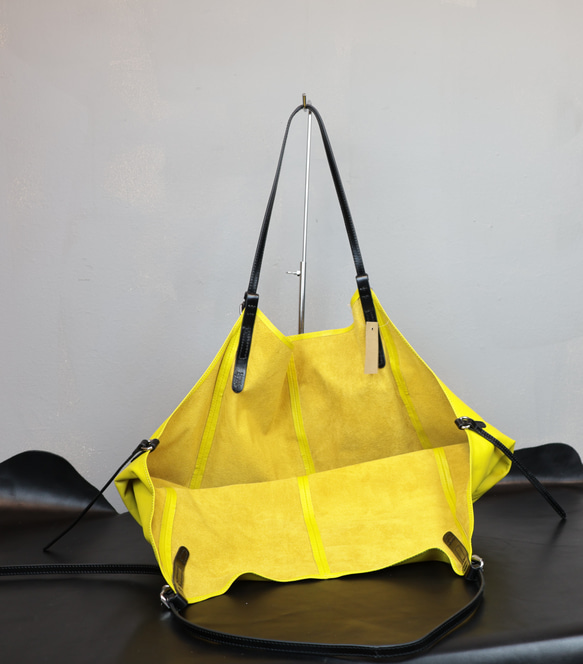 かるくて、ざっくり、新たに撥水（waterproof)革を使った新作です．牛革YELLOW 2枚目の画像