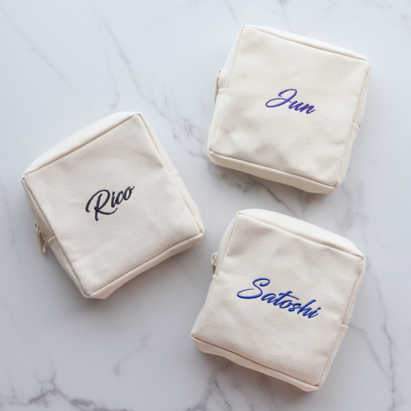 【筆記体-Basic】名入れ スクエアポーチ┃原色カラー 推しカラー 名前入り刺繍 4枚目の画像