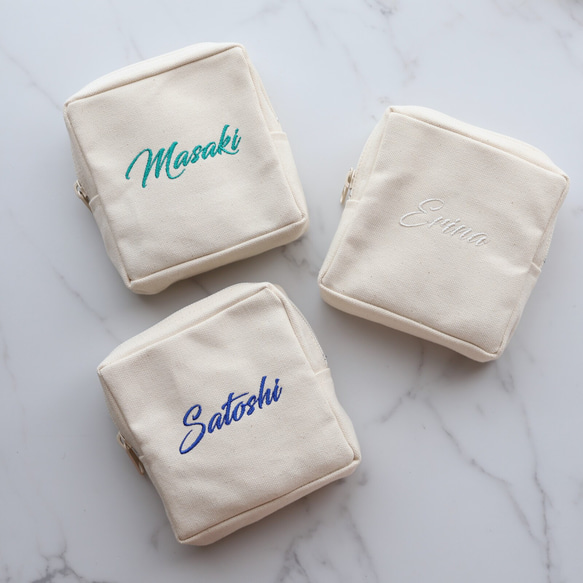 【筆記体-Basic】名入れ スクエアポーチ┃原色カラー 推しカラー 名前入り刺繍 6枚目の画像