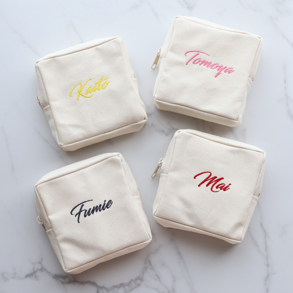 【筆記体-Basic】名入れ スクエアポーチ┃原色カラー 推しカラー 名前入り刺繍 3枚目の画像