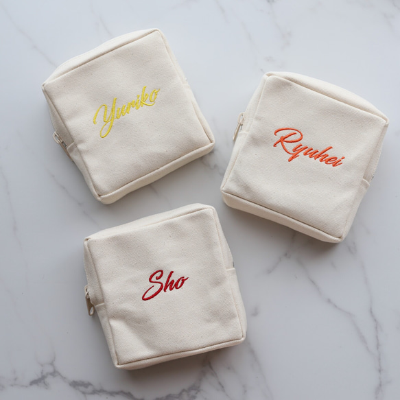 【筆記体-Basic】名入れ スクエアポーチ┃原色カラー 推しカラー 名前入り刺繍 5枚目の画像