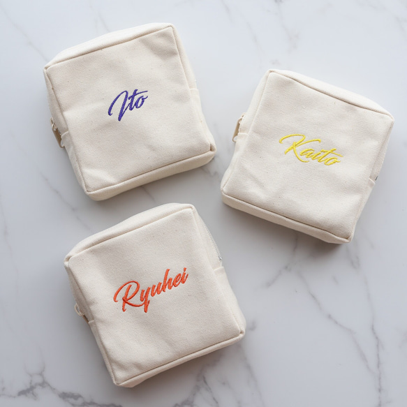 【筆記体-Basic】名入れ スクエアポーチ┃原色カラー 推しカラー 名前入り刺繍 7枚目の画像