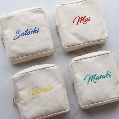 名入れ刺繍スクエアポーチ｜推しカラー・推し活｜サニタリー・コスメ
