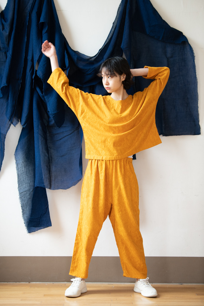 アーティチョーク染め　ゆったりプルオーバー 【ジャガード織、葉模様生地】