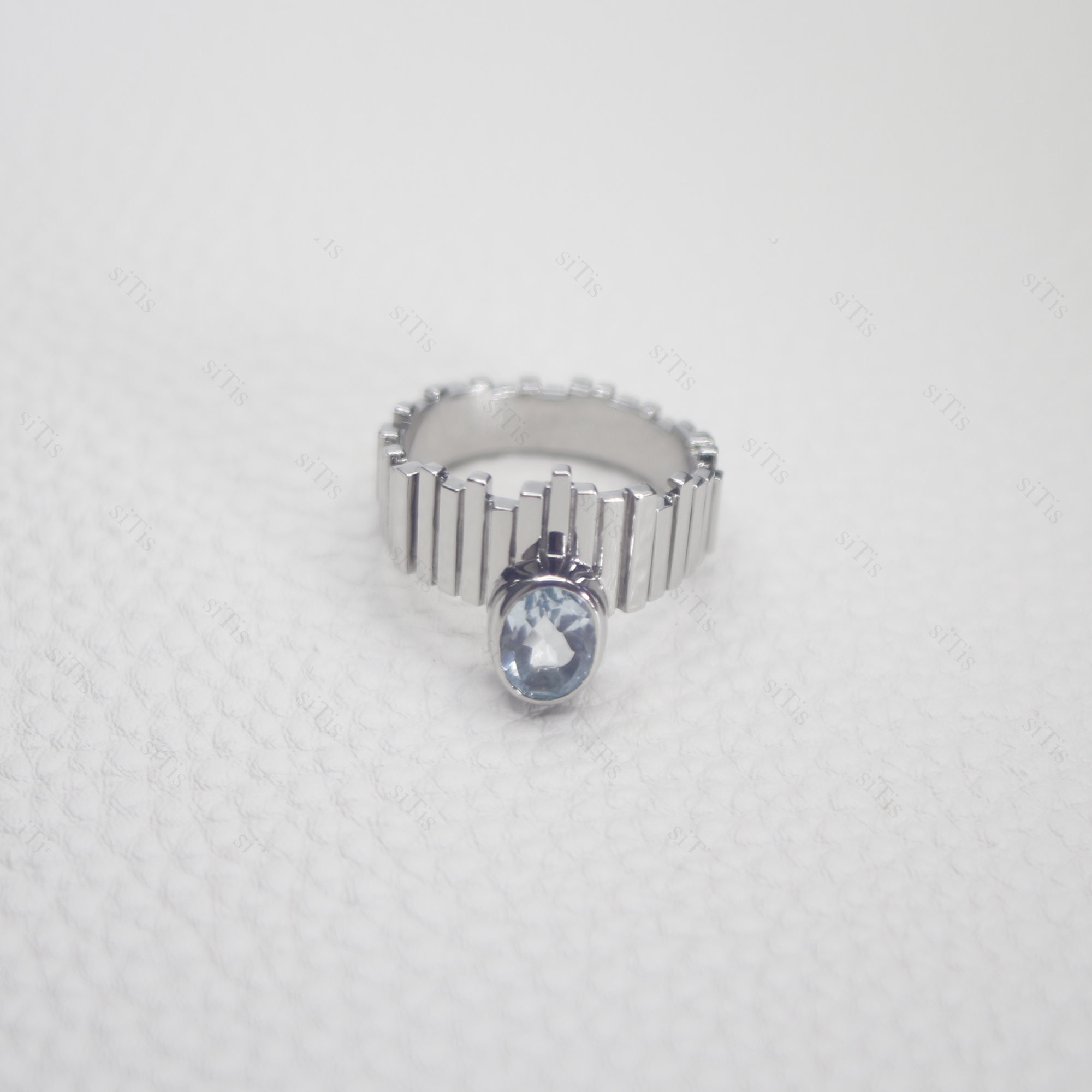 ハンドメイドのシルバーリング  Skalisto Half トパーズ