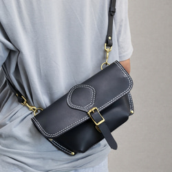 くるくる巻いたレトロな本革ショルダーバッグ｜男女兼用・父の日ギフト