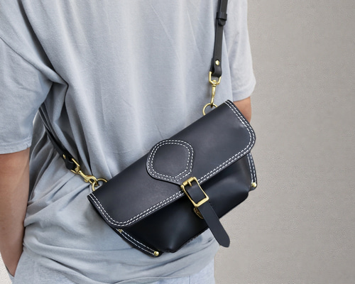 くるくる巻いたレトロな本革ショルダーバッグ｜男女兼用・父の日ギフト