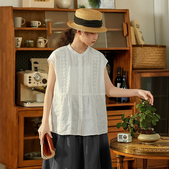 2色 シックなフロントタック　ノースリーブのブラウス・Tシャツ【秋春夏】白・黒 2枚目の画像