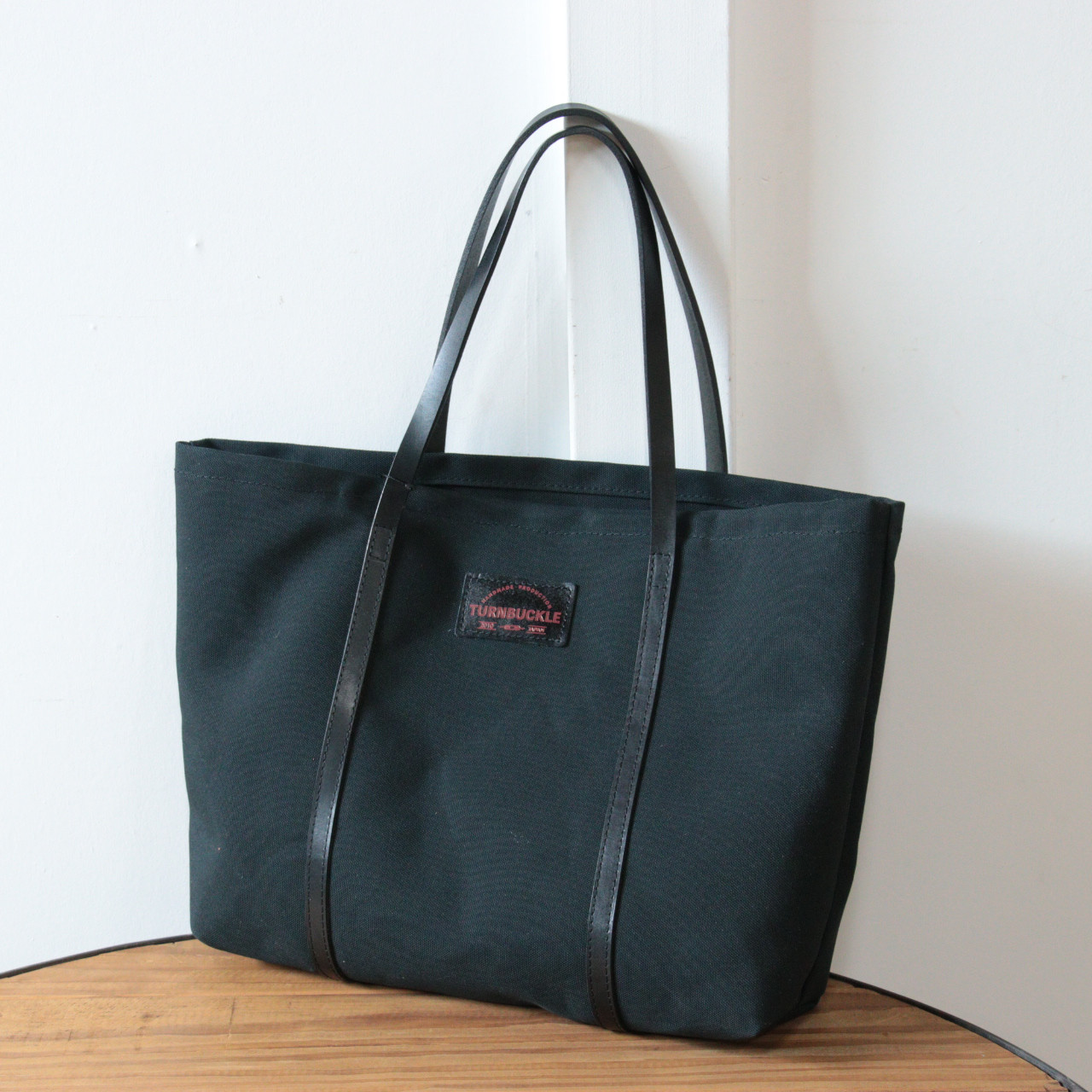 送料無料　ブラックナイロン頒布とレザーのトートバッグ　通勤通学　A4