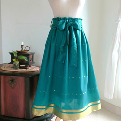 【インド/サリー】訳ありでお得！・エメラルドグリーンのロングスカート・シンガポールから送料無料 3枚目の画像