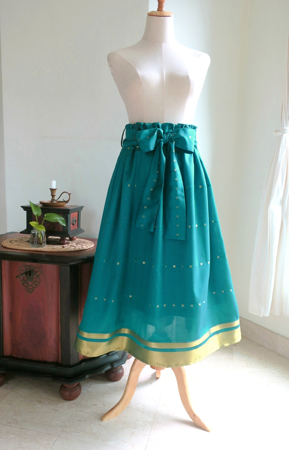 【インド/サリー】訳ありでお得！・エメラルドグリーンのロングスカート・シンガポールから送料無料 3枚目の画像