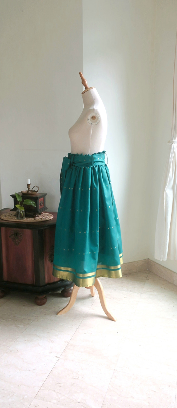 【インド/サリー】訳ありでお得！・エメラルドグリーンのロングスカート・シンガポールから送料無料 4枚目の画像