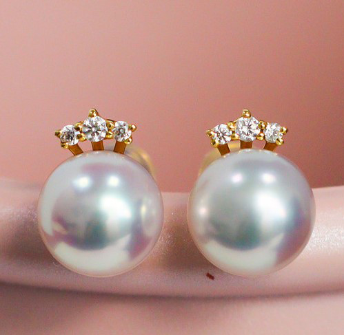 【La Corser】スマイルデザイン 7-9mm アコヤ天然海水真珠ピアス 18Kゴールド象嵌 ラウンドブリリアントパールピア