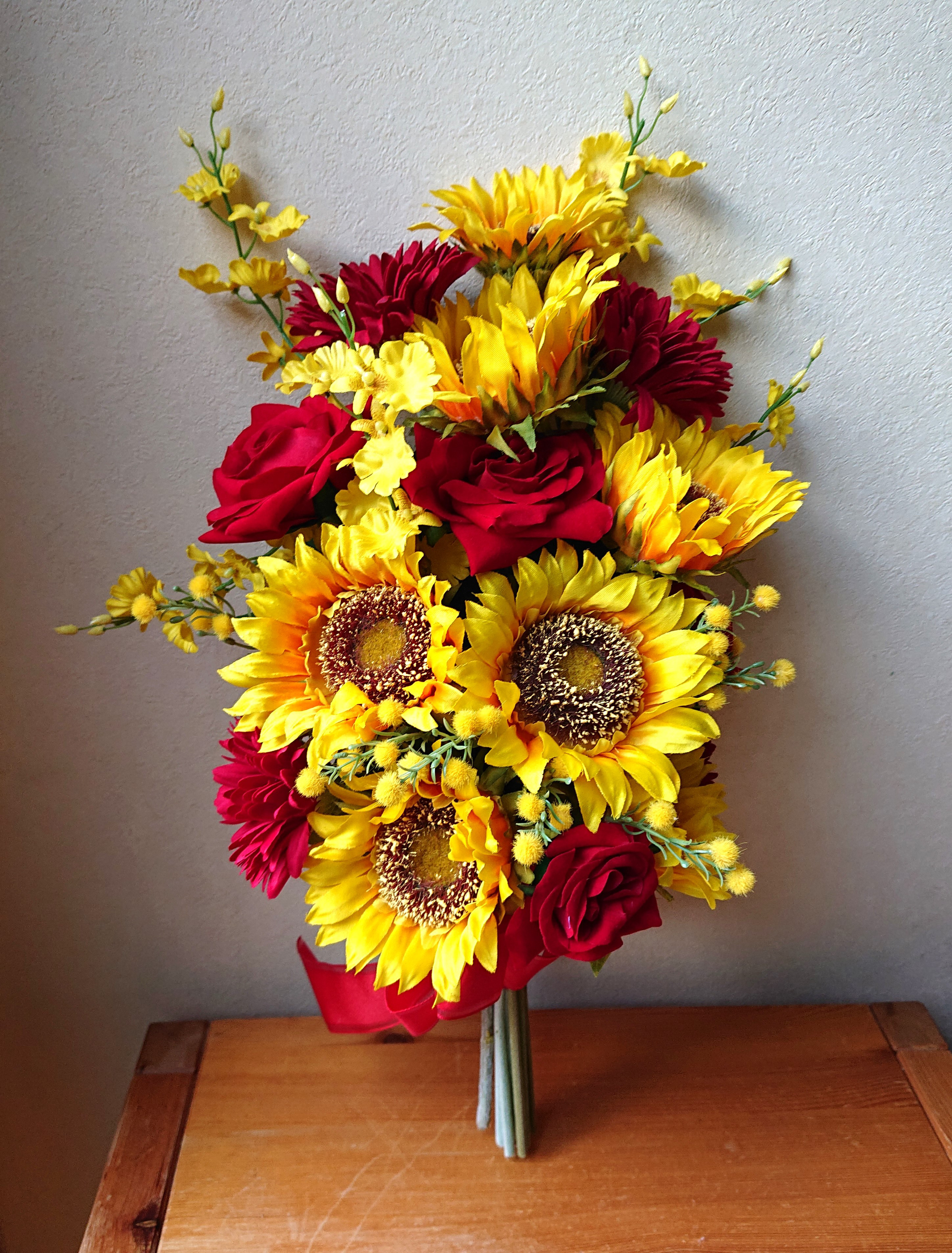 ひまわりのブーケ♪ブートニア付き♪生花みたいに綺麗な造花です♪高品質なのに安い