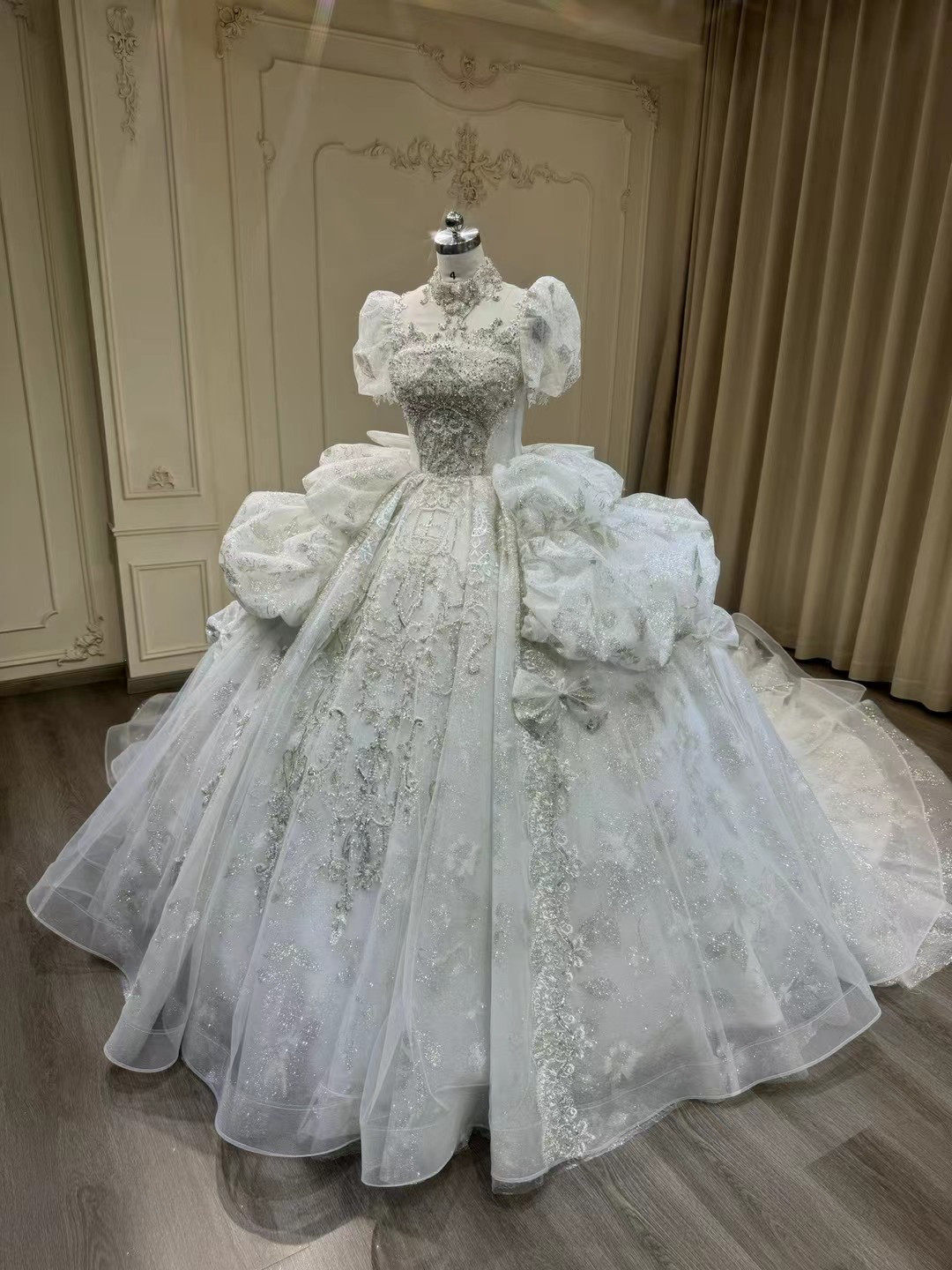 高品質保証！高級感溢れる　お姫様　パフスリーブ　贅沢なビジュー　上質なドレス　プリンセス　結婚式花嫁披露宴お呼ばれトレー