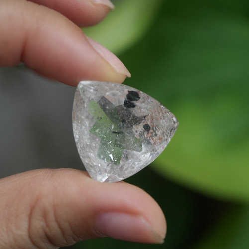 カット入り ヘマタイトインクォーツ s1415 天然石 Funky garuda 天然石