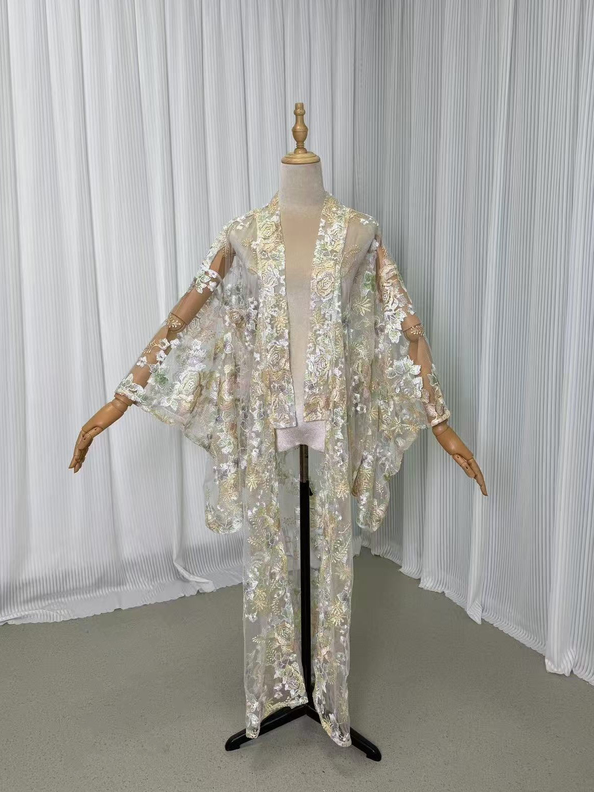 送料無料！ソフトチュール打掛 着物 オーバードレス レース羽織 ウエディングドレス お色直し 日常可能 白 精緻な刺繍