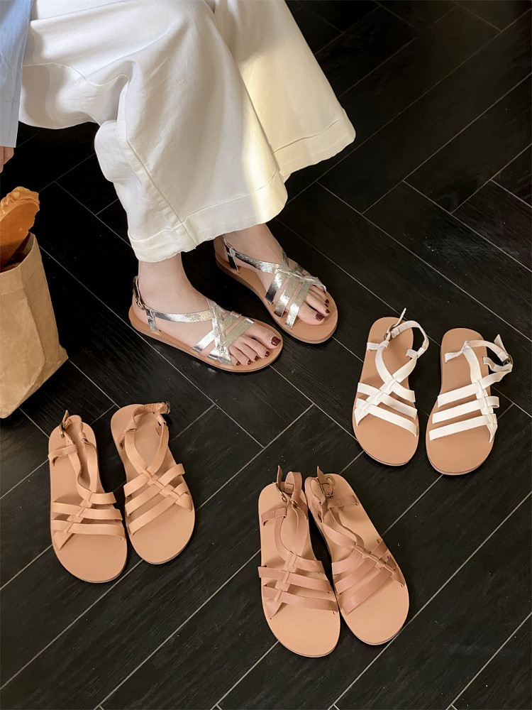 フランス本革細帯ローマサンダル女平底2025夏新型複古森系仙女風偽涼曳き