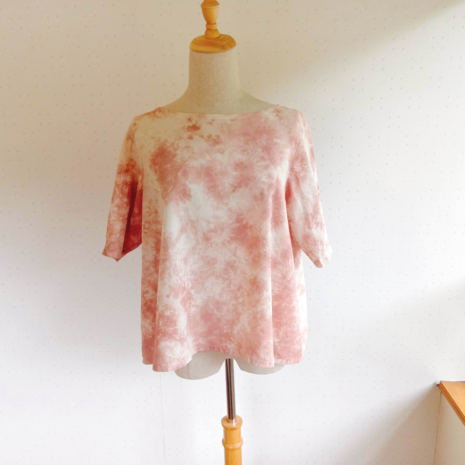 桜染めをまとう　薄手綿麻ゆったり半袖ブラウス