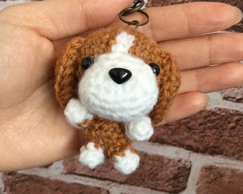 犬型編み物キーホルダー わんわん 犬 キーホルダー あみぐるみ ぬいぐるみ - メルカリ