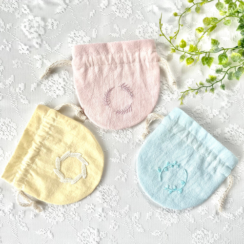 夏の爽やかな刺繍ポーチサシェ（匂い袋）＊無農薬ローズマリーと天然
