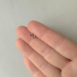 ３ミリ【つけっぱなし】極小ブルートパーズピアス  丸 6枚目の画像