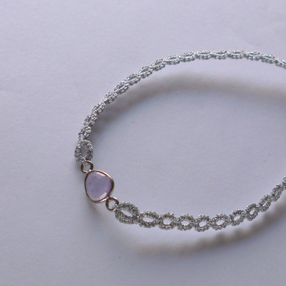 タティングレース（シルバーラメ）とアメジスト（ラベンダー：フリーフォーム）のブレスレット ❄いずみ屋