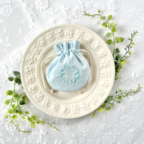 夏の爽やかな刺繍ポーチサシェ（匂い袋）＊無農薬ミントと天然成分100