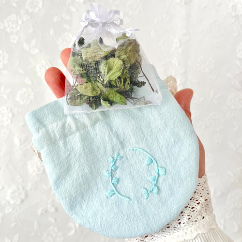 夏の刺繍ポーチサシェ（匂い袋）＊無農薬ミントと天然成分100％精油が