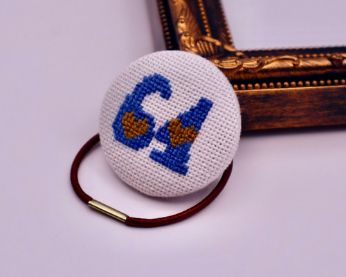 ❁hAnafany❁(専用)くるみボタン 鳥刺繍 ブローチ or ヘアゴム 番号オーダー可能】北海道日本ハムファイターズ風カラー くるみボタン
