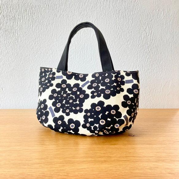 小さいサイズの布製ふっくらバッグ⭐️アナベル柄　［ブラック］コットンキャンバス 3枚目の画像