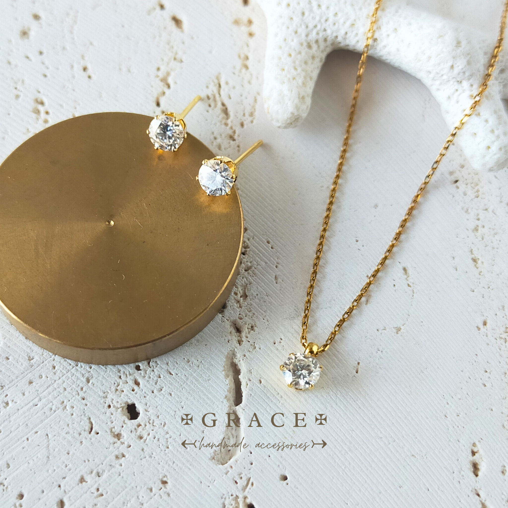 ダイヤモンドの2.5倍の極上の輝き✴AAAモアサナイトのお得なピアス&ネックレスの限定セット4mm サージカルステンレス