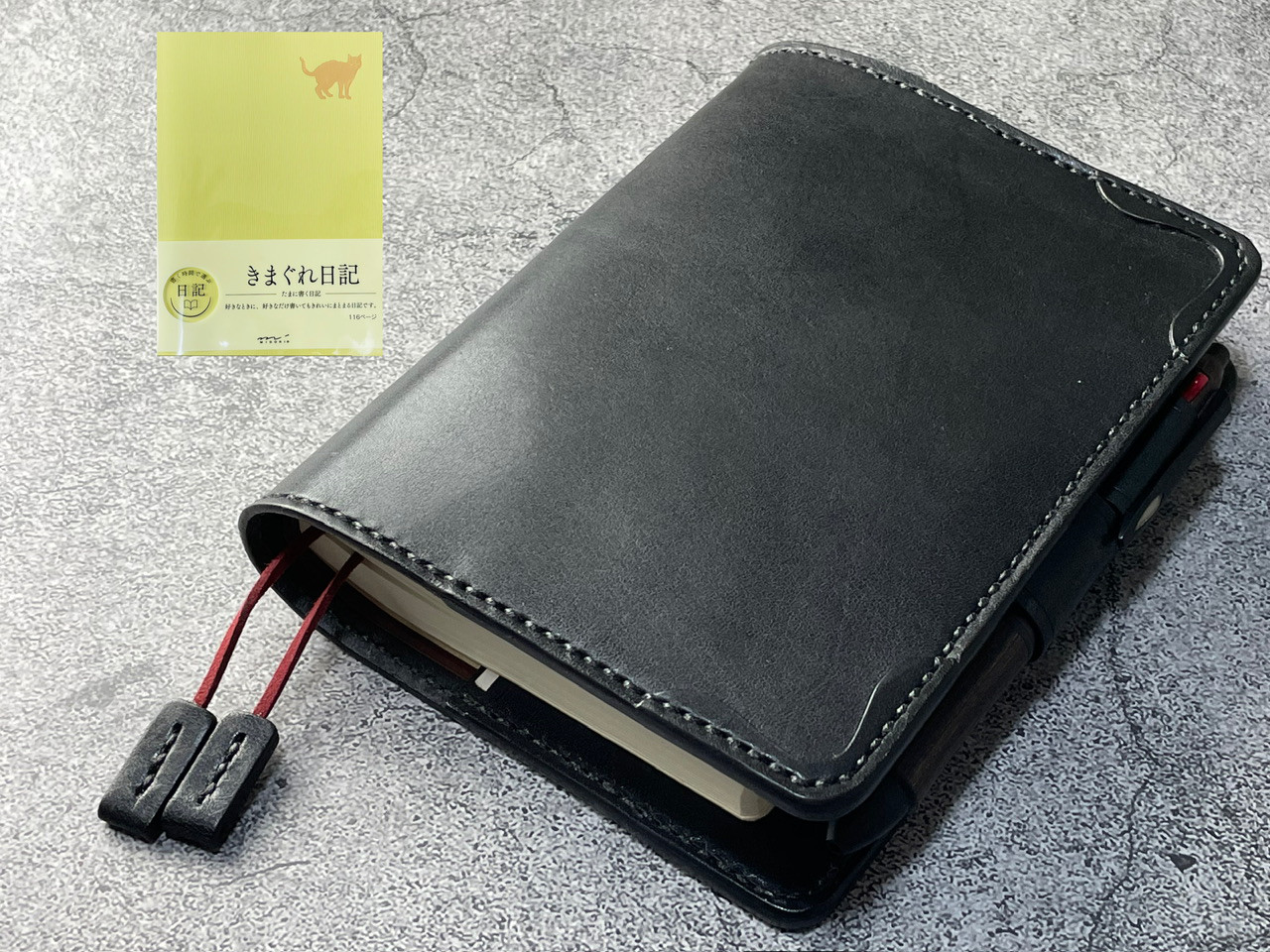 【手縫】ミドリ(MIDORI) きまぐれ日記A5用ブラック黒本革手帳カバー（角花飾）2本しおり付（バタフライストッパー）