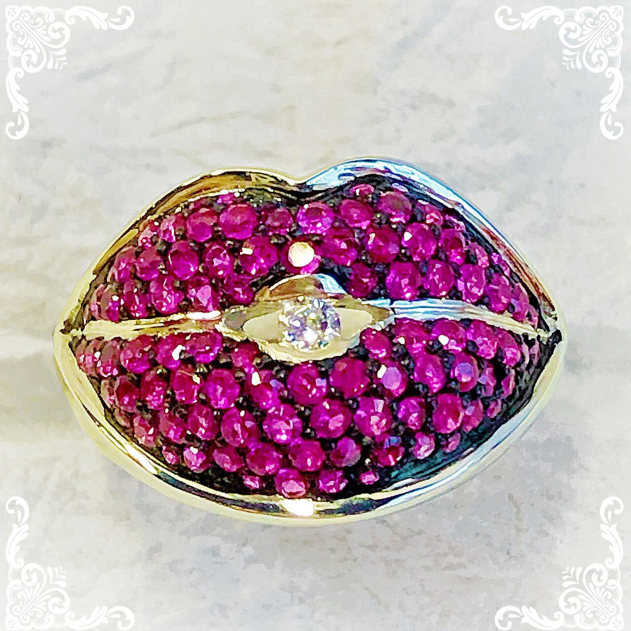 【Levres - レーヴァー】シンセティックルビーリング｜笑顔の女神から生まれたアートリング