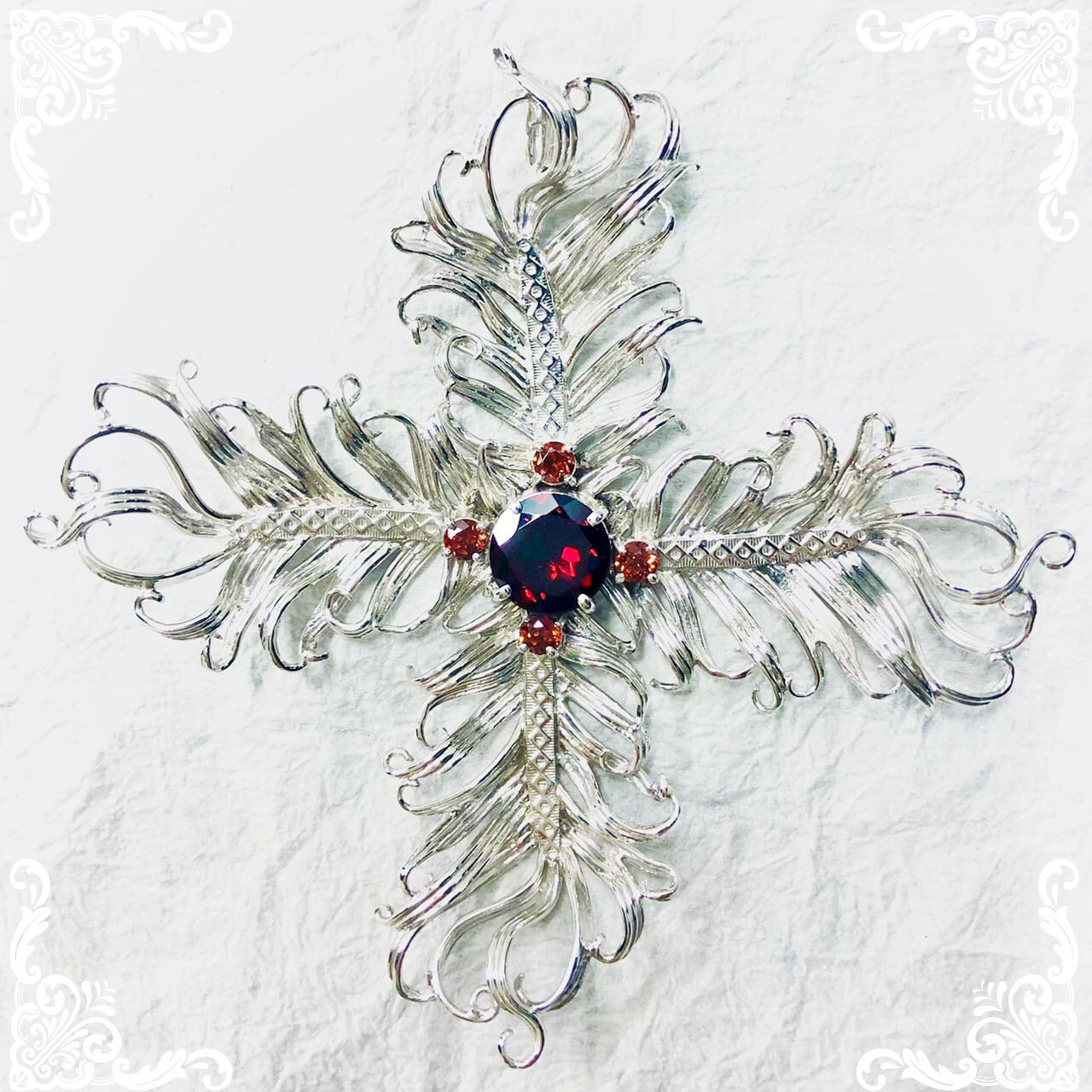 【LEGARE】受賞作 羽のクロスチョーカー - ガーネット×シルバー