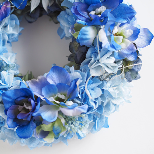 青に染まる 紫陽花とデルフィニウムの青いリース｜Creema限定 リース