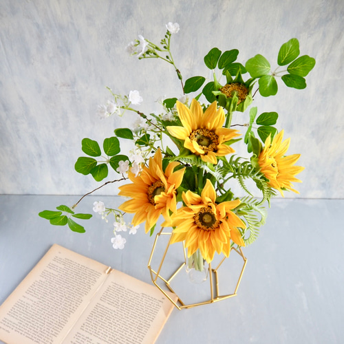 幾何学的ゴールドワイヤー花瓶setひまわりブーケのナチュラルアレンジ